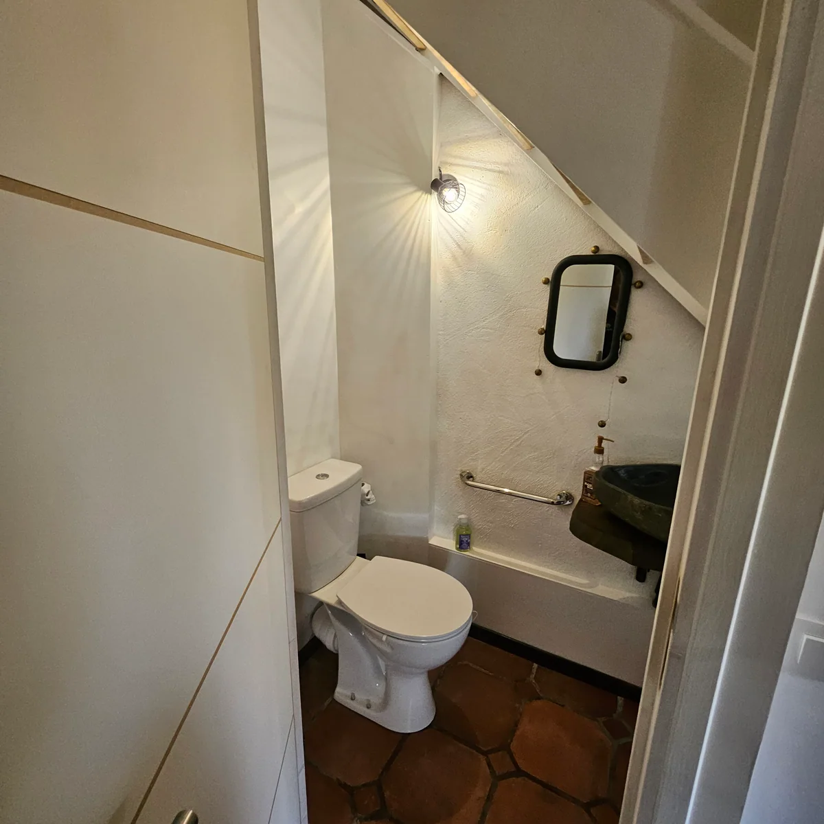 Petite salle de bain avant rénovation